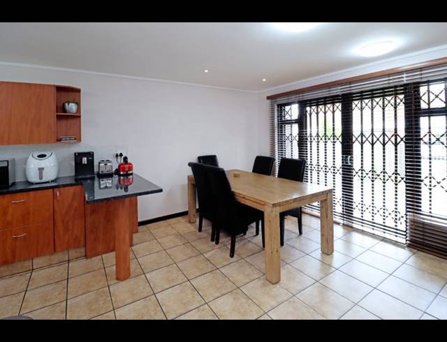 2 BEDROOM TOWNHOUSE FOR SALE IN DARRENWOOD